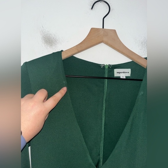 SUPERDOWN Martyna Deep V Dress in Emerald Size Small - Picture 6 of 13
